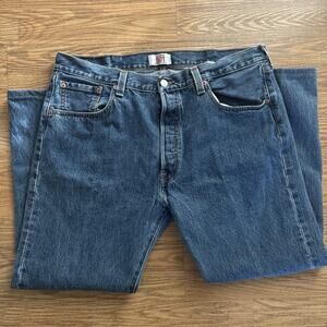 Vintage Levi’s 501 Button Fly Men’s Jeans 38 x 30 y2k Medium Wash Straight Leg